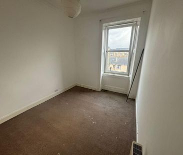 3 bedroom flat to rent - Photo 4