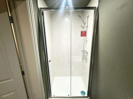 HADDON ROAD (Room 4), BURLEY, LEEDS - Photo 2