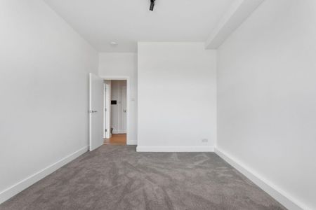 3 bedroom flat to rent - Photo 4