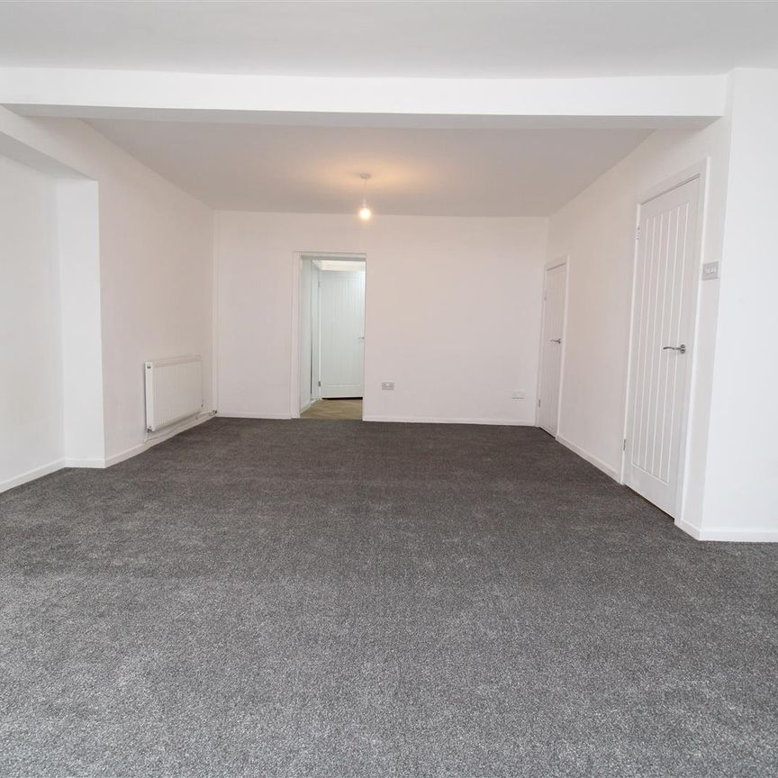 House - Terraced For Rent Fox Street, Treharris - Photo 1