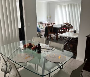 Lovely Banks - Photo 4