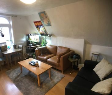 2 bedroom flat to rent - Photo 3