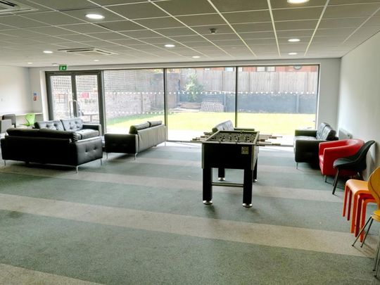 Studio to rent - Photo 1