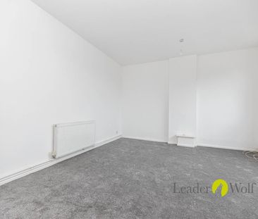 3 bed flat to rent in Southampton Road, Ringwood, BH24 - Photo 2