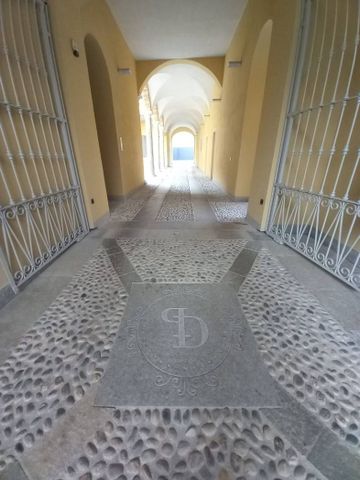 Bilocale ottimo stato, secondo piano, Centro Storico, Como - Photo 2