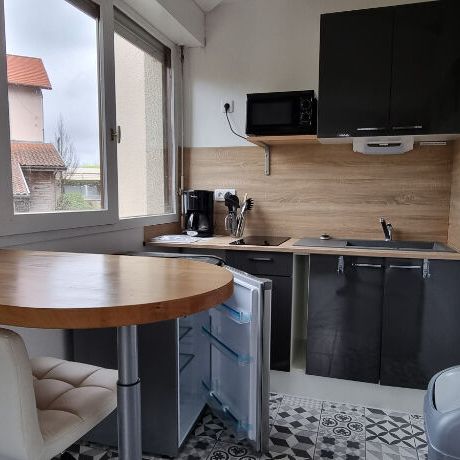 A DAX, proche de la gare, T1 en parfait état, avec place de parking, balcon, ascenseur - Photo 1