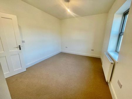 3 bedroom end of terrace house to rent - Photo 4