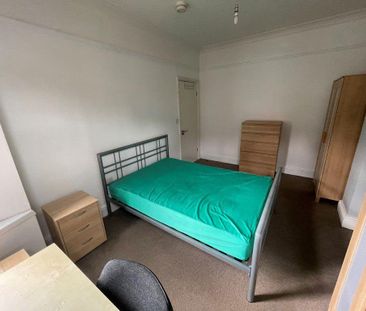 4 bedroom terraced house to rent - Photo 5