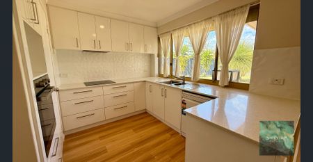 Spacious Family Home in Prime Corner Location – Comfort & Lifestyle Combined! - Photo 3