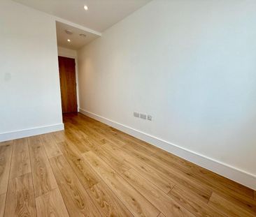 3 bedroom flat to rent - Photo 4