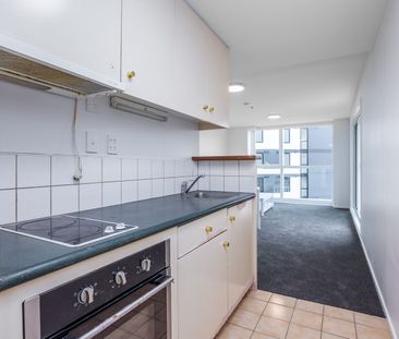 Fresh, Furnished & Ready to Move In - Central City Living - Photo 6