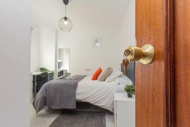 Calle Martínez de la Rosa, Málaga, Andalusia 29010 - Photo 1