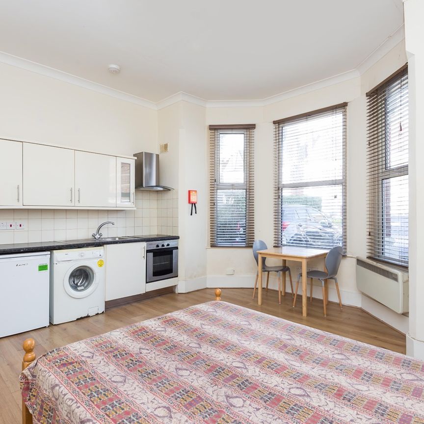 Studio Flat, Woodside Park Road, N12 - Photo 1