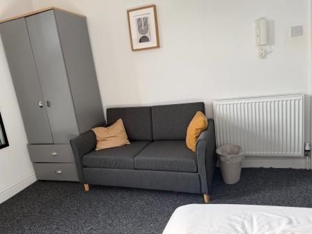 1 bedroom House share To Let - Photo 2