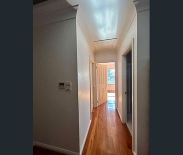 Spacious Unfurnished 4-Bedroom Duplex in Prime Eastwood Location - Photo 5