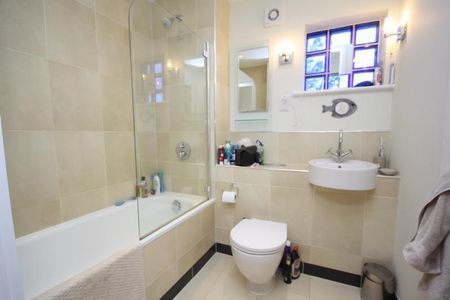 Walnut Tree Close, Guildford, Surrey, GU1 4SF - Photo 5