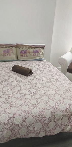 1 bedroom in a house share to rent - Photo 1