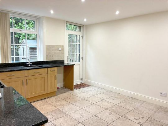 3 bedroom end of terrace house to rent - Photo 1