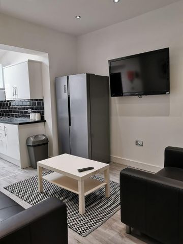 5 bedroom house to rent - Photo 2