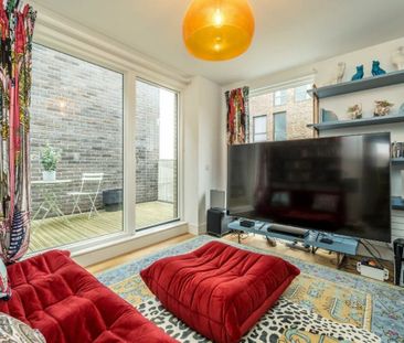 Boaters Avenue, TW8, London - Photo 1