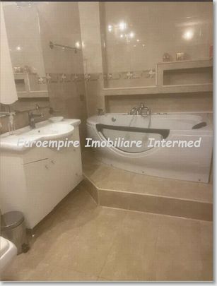 Vila de inchiriat zona FALEZA NORD - Fotografie 1