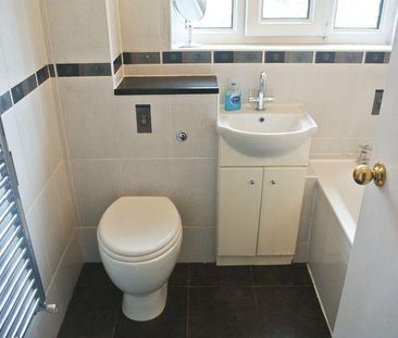 3 bedroom semi-detached house to rent - Photo 6