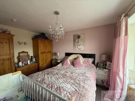 4 bedroom detached house to rent - Photo 2
