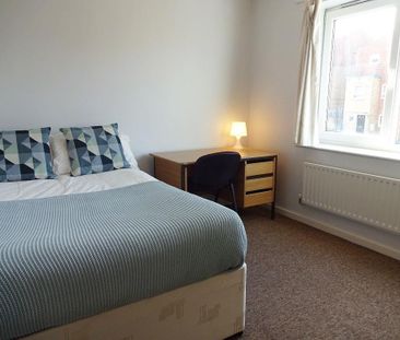 3 bedroom flat to rent - Photo 5
