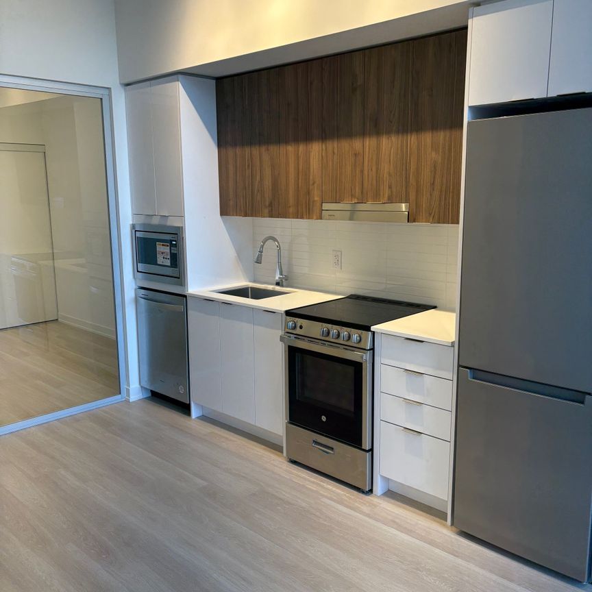 For Lease - 5105 Hurontario Street Unit# 202, Mississauga, Ontario - Photo 1