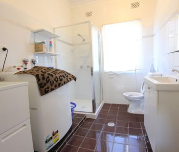 Convenient location - Close to University - Photo 3