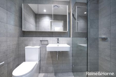 Stylish and modern living in a lively and vibrant environment - Photo 5