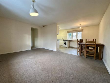 3 bedroom maisonette to rent - Photo 2