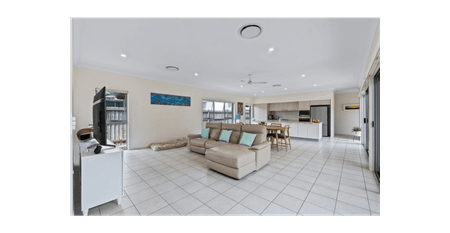 Five Bedroom Executive Mirvac Home - Photo 2