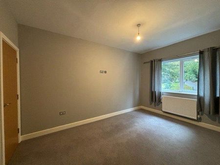 4 bedroom end of terrace house to rent - Photo 4