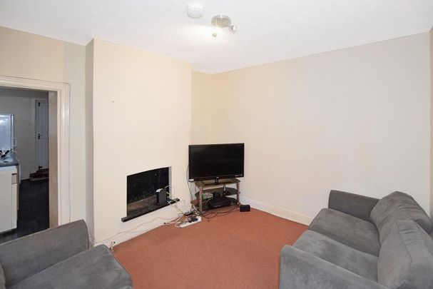 4 bedroom semi-detached house to rent - Photo 1