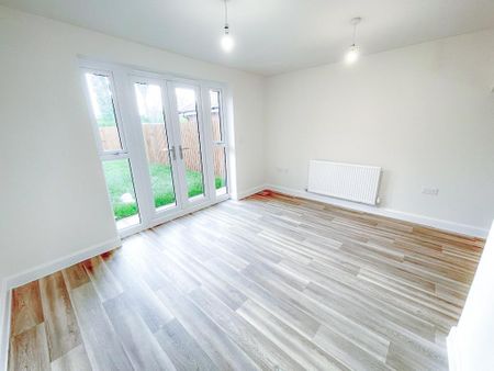 4 bedroom semi-detached house to rent - Photo 4