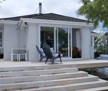 Expansive Five-Bedroom Home with Two Wings and Outstanding Wellingt... - Photo 3