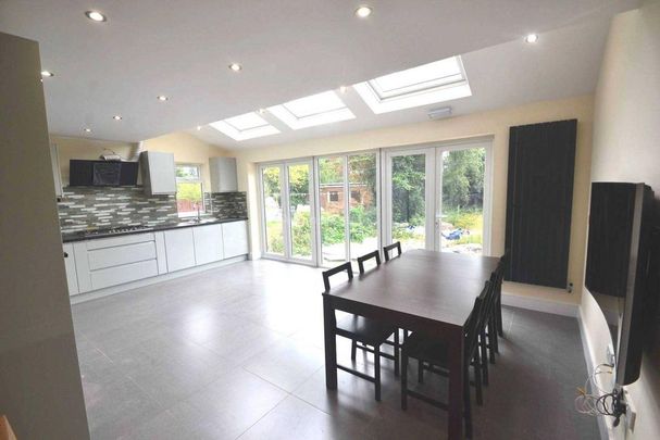 1 bedroom in a house share to rent - Photo 1