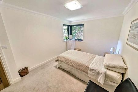 Bournemouth, BH1 - Photo 3