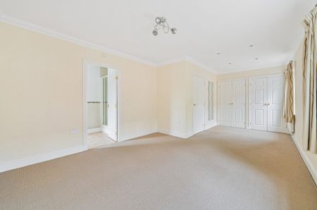 4 Bedroom House - Marnhull Rise, Winchester - Photo 3