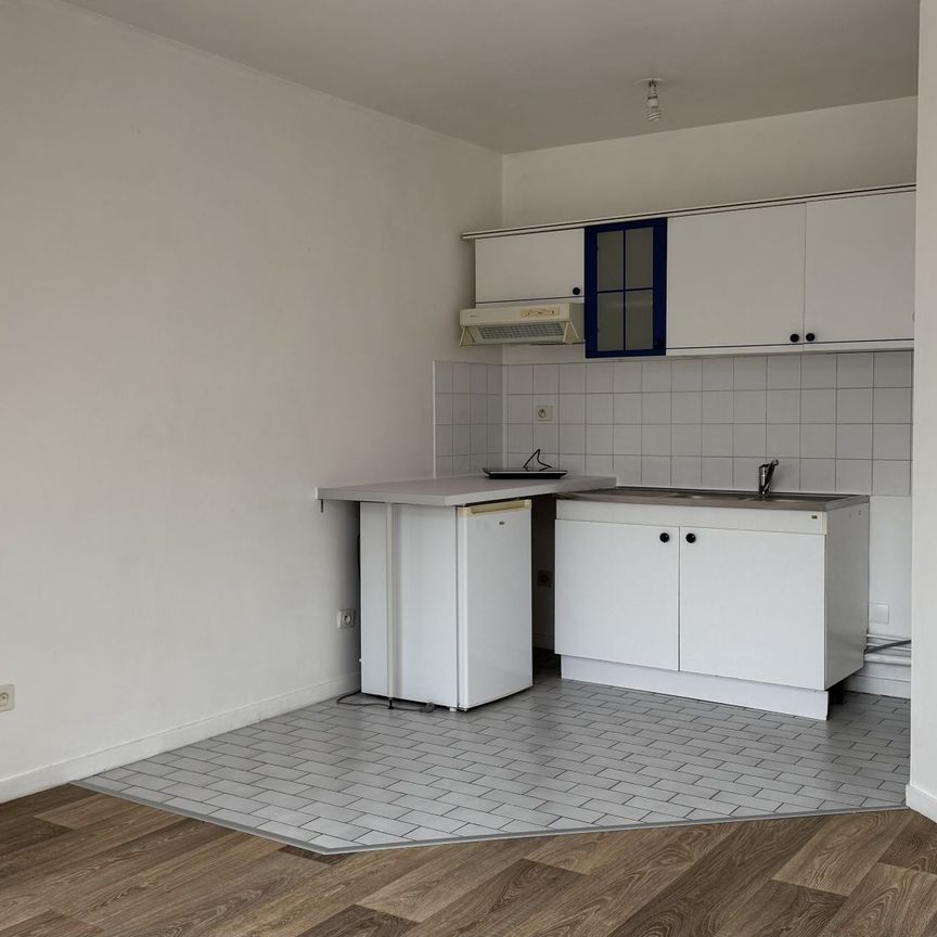 T2 CHU PARKING ET CAVE - Photo 1