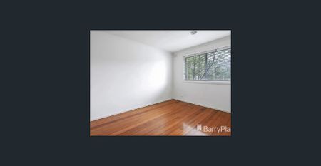 Three Bedroom Townhouse In Fantastic Location - Photo 2