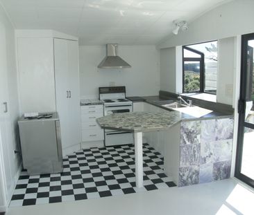 Hokio Beach - 3 Bedrooms - Photo 2