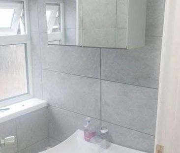 Room in a Shared House, Church Road, CR0 - Photo 5