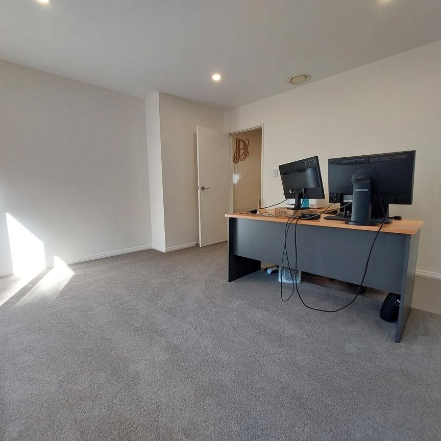 Impressive family home Blockhouse Bay - Photo 1