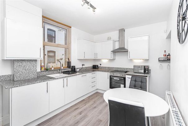 2 bedroom terraced house to rent - Photo 1