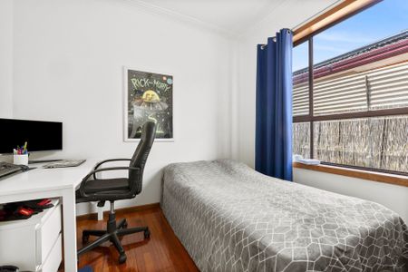 Large Family Home or perfect for students - Photo 3