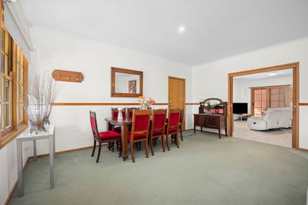 Spacious Family Home in Quiet Highton Court - Christian College Precinct - Photo 3