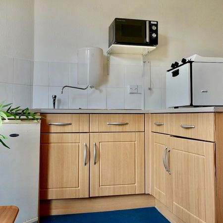 Bedsit, Waverley Road, BS6 - Photo 4