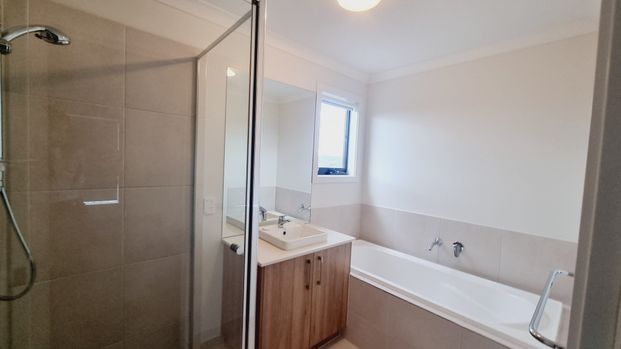 Stunning Family Home - Photo 1